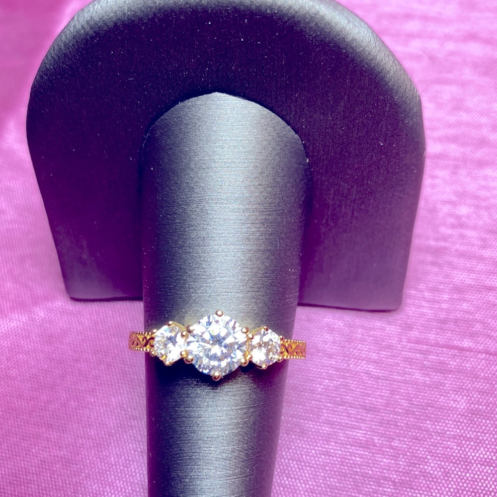 Bella Luce White Diamond Simulant Ring - Picture 6 of 12
